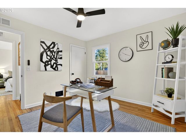 7618 Se CLAY St, Portland, OR 97215