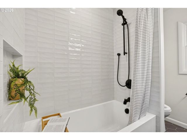 7618 Se CLAY St, Portland, OR 97215