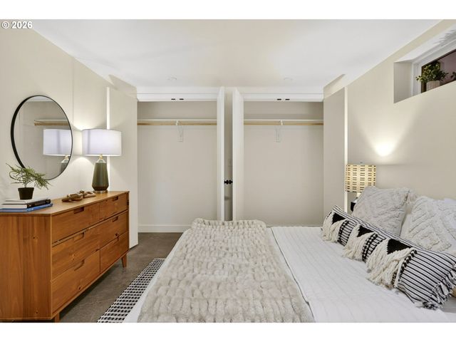 7618 Se CLAY St, Portland, OR 97215