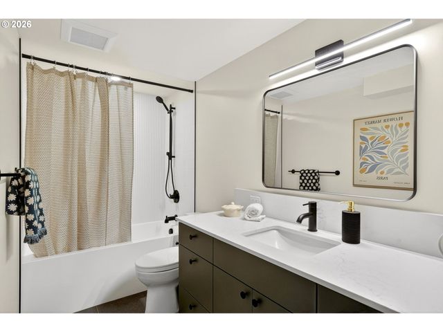 7618 Se CLAY St, Portland, OR 97215