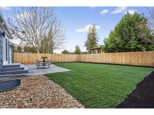 7618 Se CLAY St, Portland, OR 97215