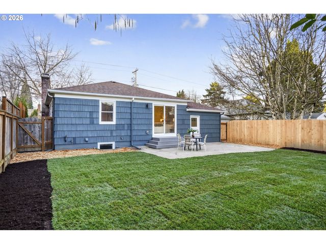 7618 Se CLAY St, Portland, OR 97215