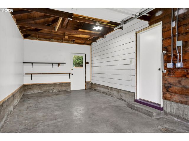 7618 Se CLAY St, Portland, OR 97215