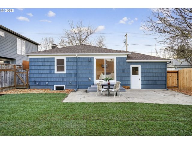 7618 Se CLAY St, Portland, OR 97215