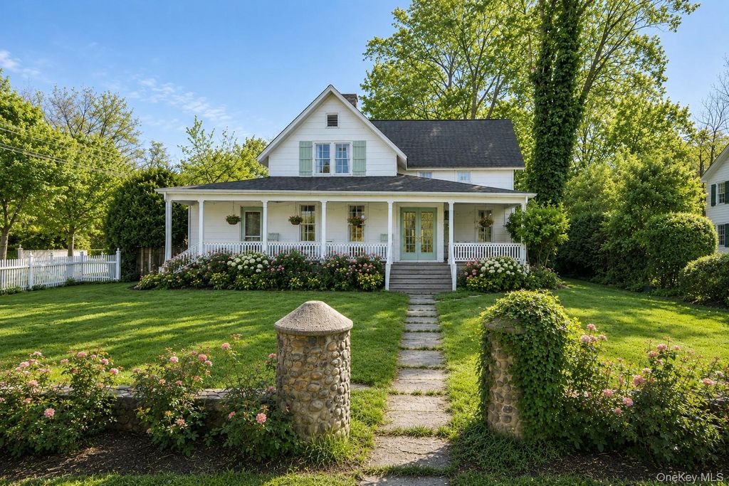 45 Shore Road, Setauket, NY 11733
