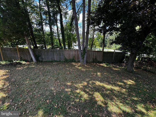 2 PIPING ROCK DR, Silver Spring, MD 20905