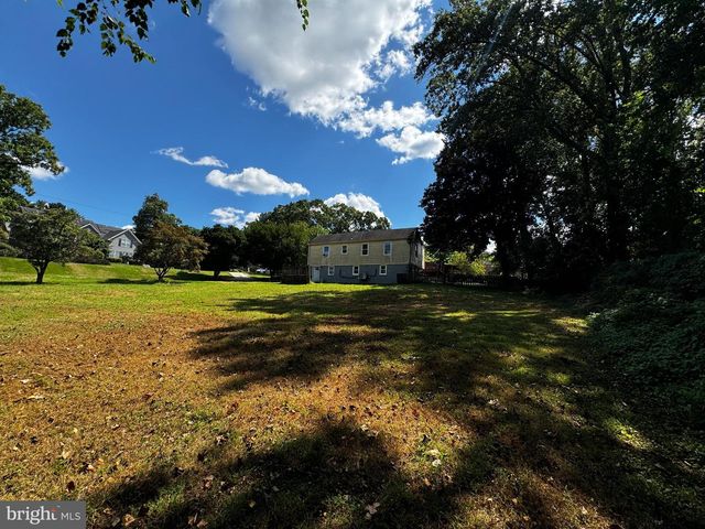 2 PIPING ROCK DR, Silver Spring, MD 20905