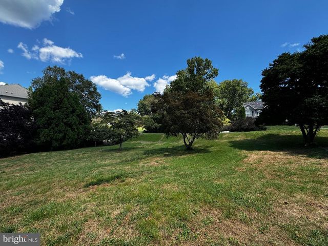 2 PIPING ROCK DR, Silver Spring, MD 20905