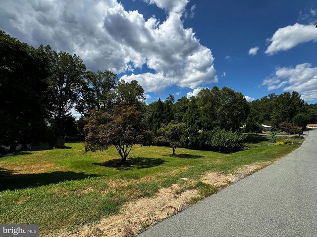 2 PIPING ROCK DR, Silver Spring, MD 20905