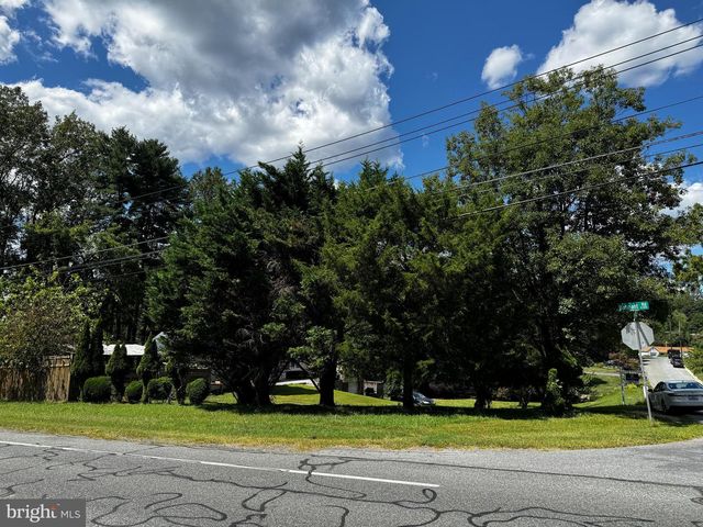 2 PIPING ROCK DR, Silver Spring, MD 20905