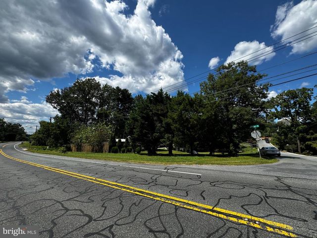 2 PIPING ROCK DR, Silver Spring, MD 20905