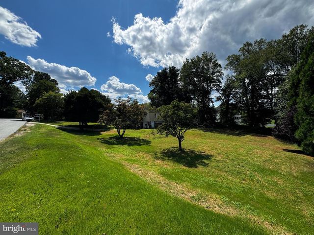 2 PIPING ROCK DR, Silver Spring, MD 20905