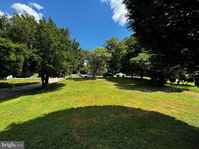 2 PIPING ROCK DR, Silver Spring, MD 20905