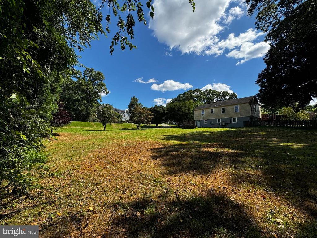 2 PIPING ROCK DR, Silver Spring, MD 20905