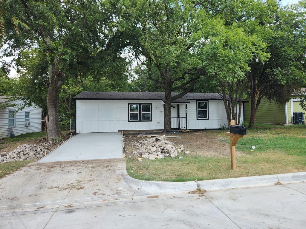 807 Skylark Drive, Arlington, TX 76010