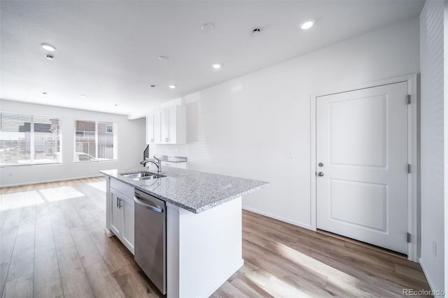 46573 Sunflower Lane, Bennett, CO 80102