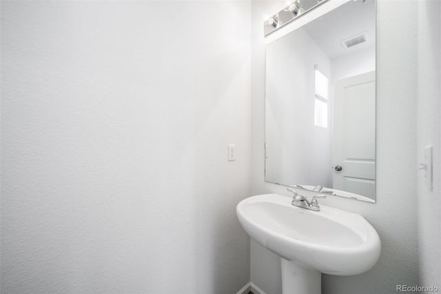 46573 Sunflower Lane, Bennett, CO 80102