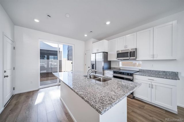 46573 Sunflower Lane, Bennett, CO 80102