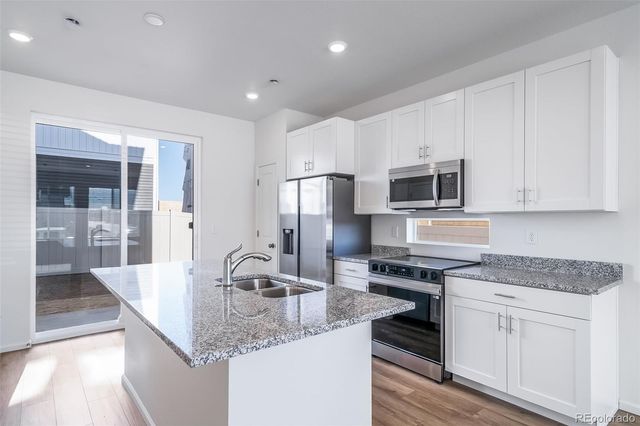 46573 Sunflower Lane, Bennett, CO 80102