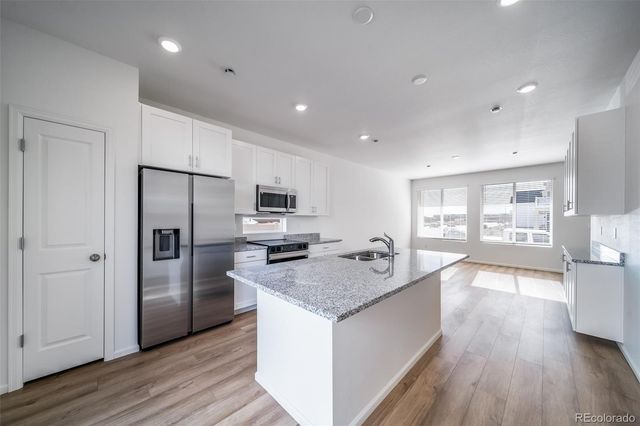 46573 Sunflower Lane, Bennett, CO 80102