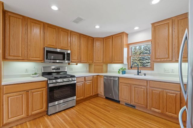 14858 Oakland Beach Avenue SE, Prior Lake, MN 55372