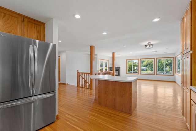 14858 Oakland Beach Avenue SE, Prior Lake, MN 55372