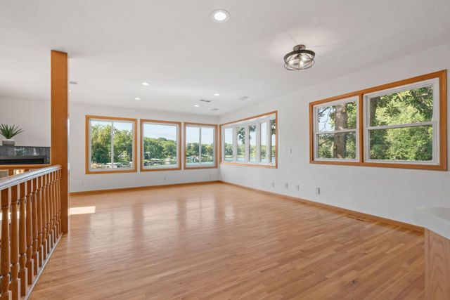 14858 Oakland Beach Avenue SE, Prior Lake, MN 55372