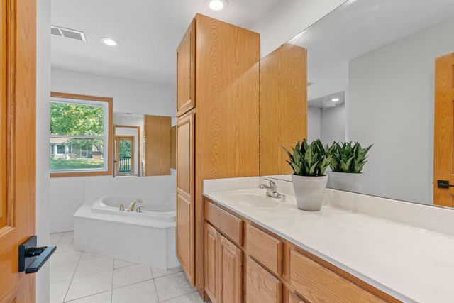 14858 Oakland Beach Avenue SE, Prior Lake, MN 55372