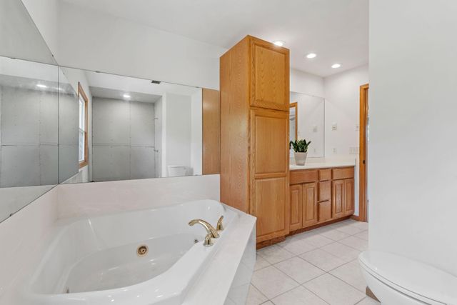 14858 Oakland Beach Avenue SE, Prior Lake, MN 55372