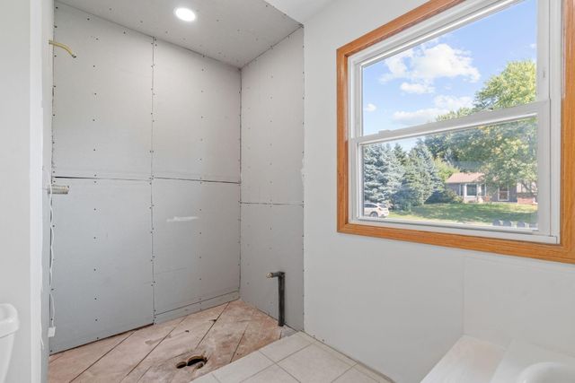 14858 Oakland Beach Avenue SE, Prior Lake, MN 55372