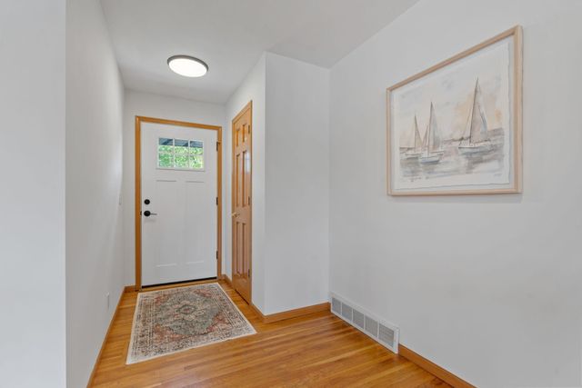 14858 Oakland Beach Avenue SE, Prior Lake, MN 55372