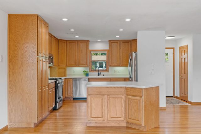 14858 Oakland Beach Avenue SE, Prior Lake, MN 55372