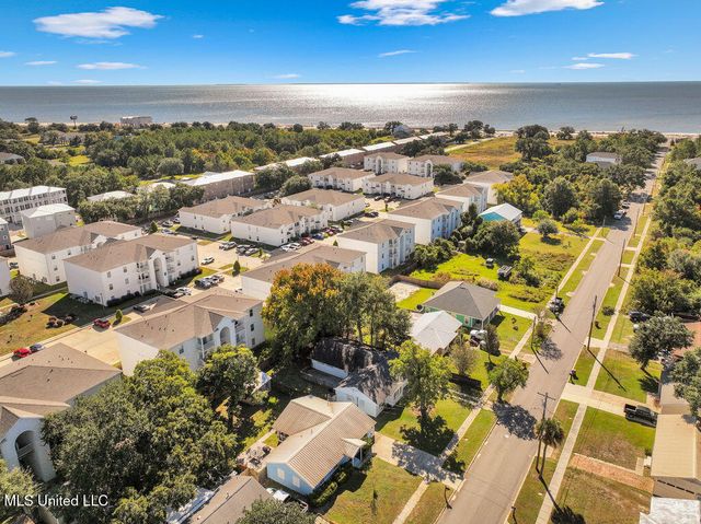 152 Holiday Avenue, Pass Christian, MS 39571