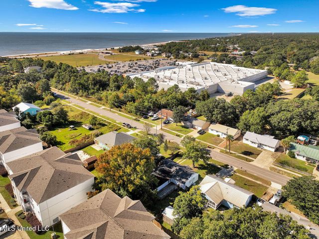 152 Holiday Avenue, Pass Christian, MS 39571