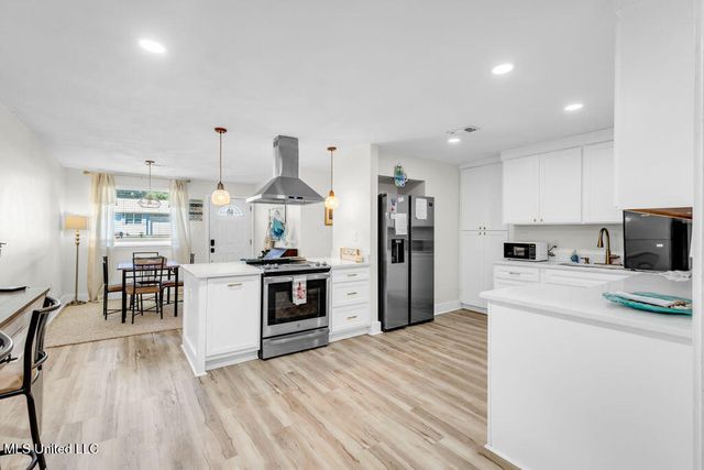 152 Holiday Avenue, Pass Christian, MS 39571