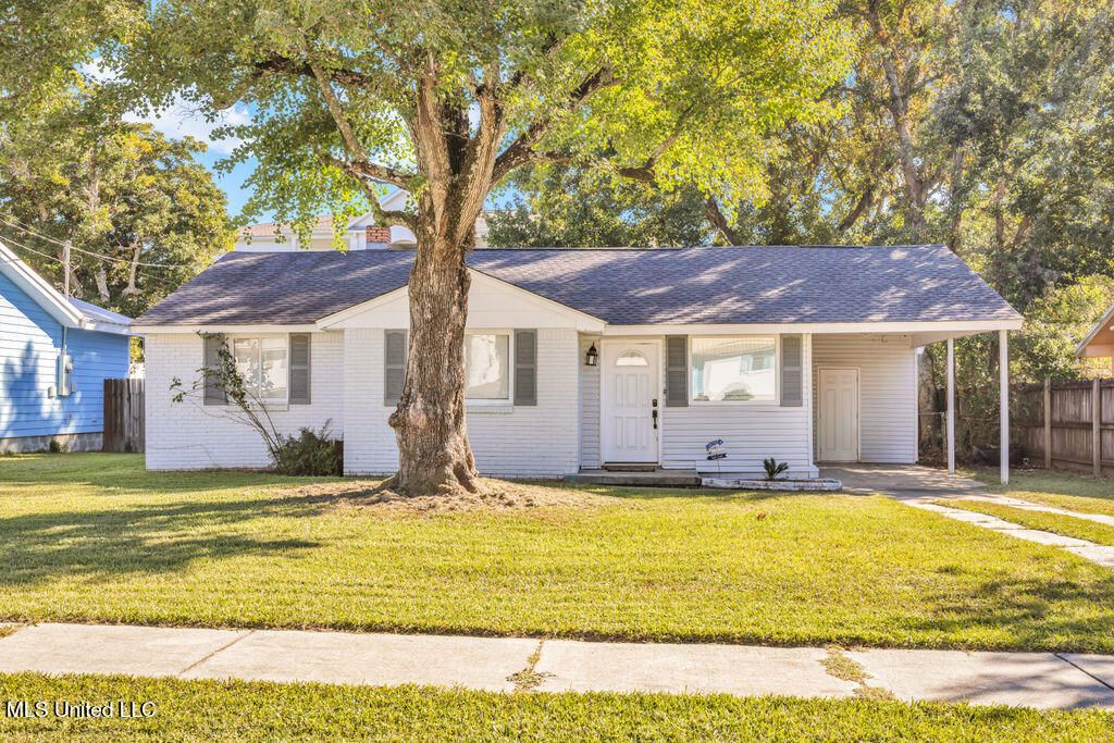 152 Holiday Avenue, Pass Christian, MS 39571