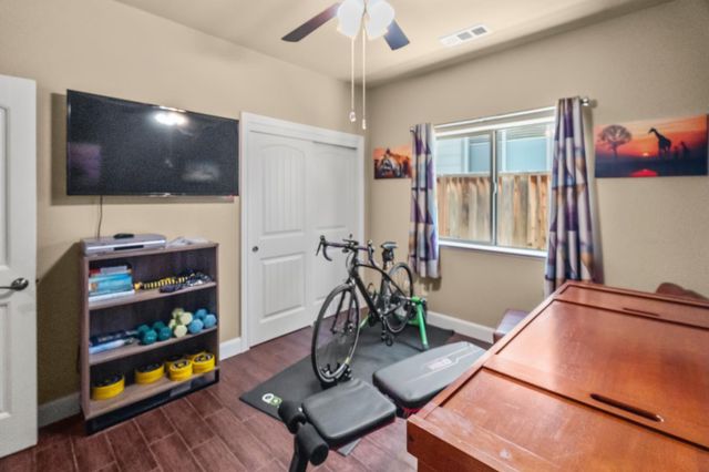 1400 Sawtooth Drive, Hollister, CA 95023