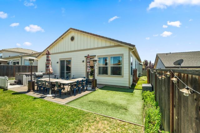 1400 Sawtooth Drive, Hollister, CA 95023