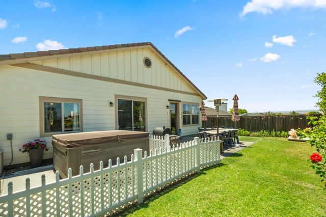 1400 Sawtooth Drive, Hollister, CA 95023