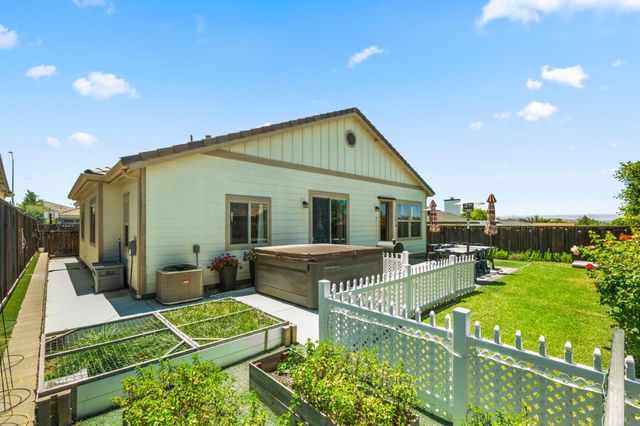 1400 Sawtooth Drive, Hollister, CA 95023