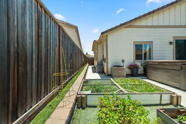 1400 Sawtooth Drive, Hollister, CA 95023