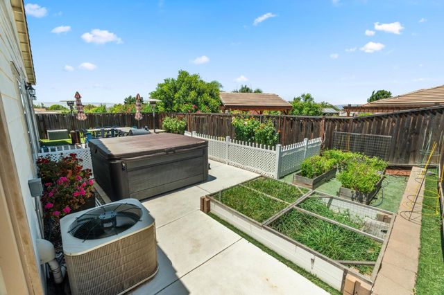 1400 Sawtooth Drive, Hollister, CA 95023