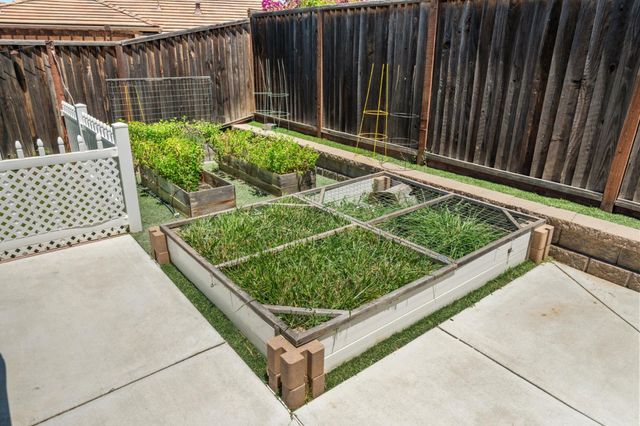 1400 Sawtooth Drive, Hollister, CA 95023