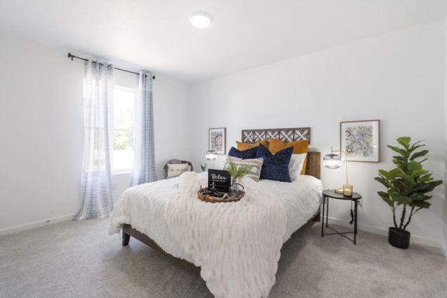 1742 N Boxwood Drive, Brookline, MO 65619