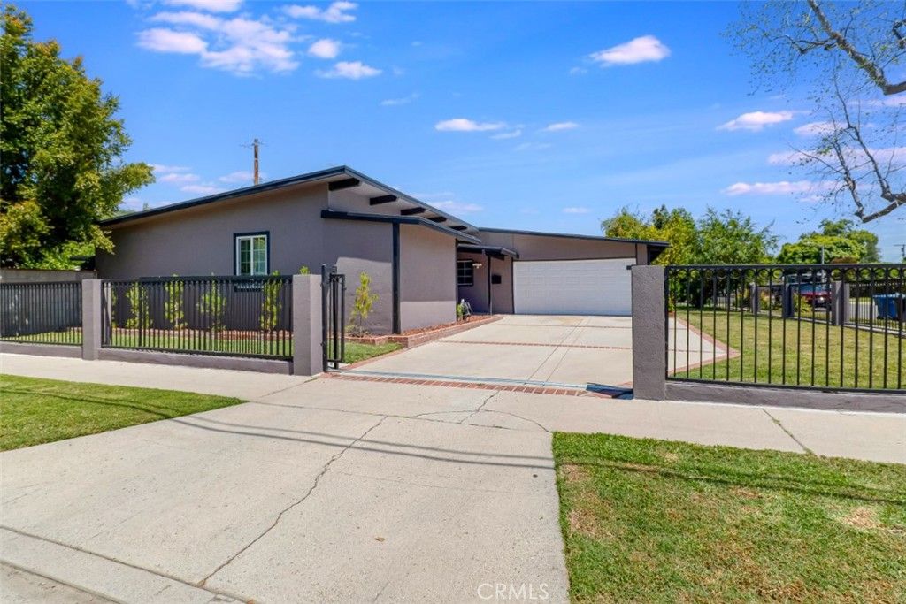 18027 Hatton Street, Reseda, CA 91335
