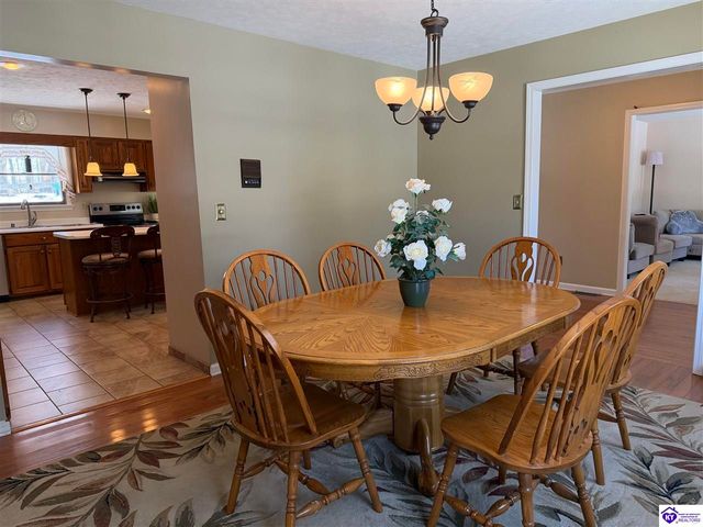 320 Forest Trace, Radcliff, KY 40160