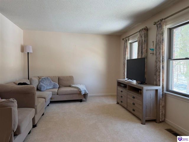 320 Forest Trace, Radcliff, KY 40160