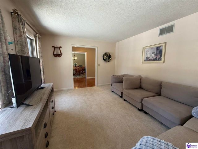 320 Forest Trace, Radcliff, KY 40160