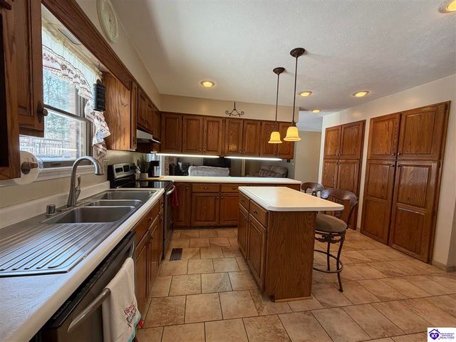 320 Forest Trace, Radcliff, KY 40160