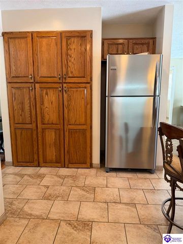 320 Forest Trace, Radcliff, KY 40160